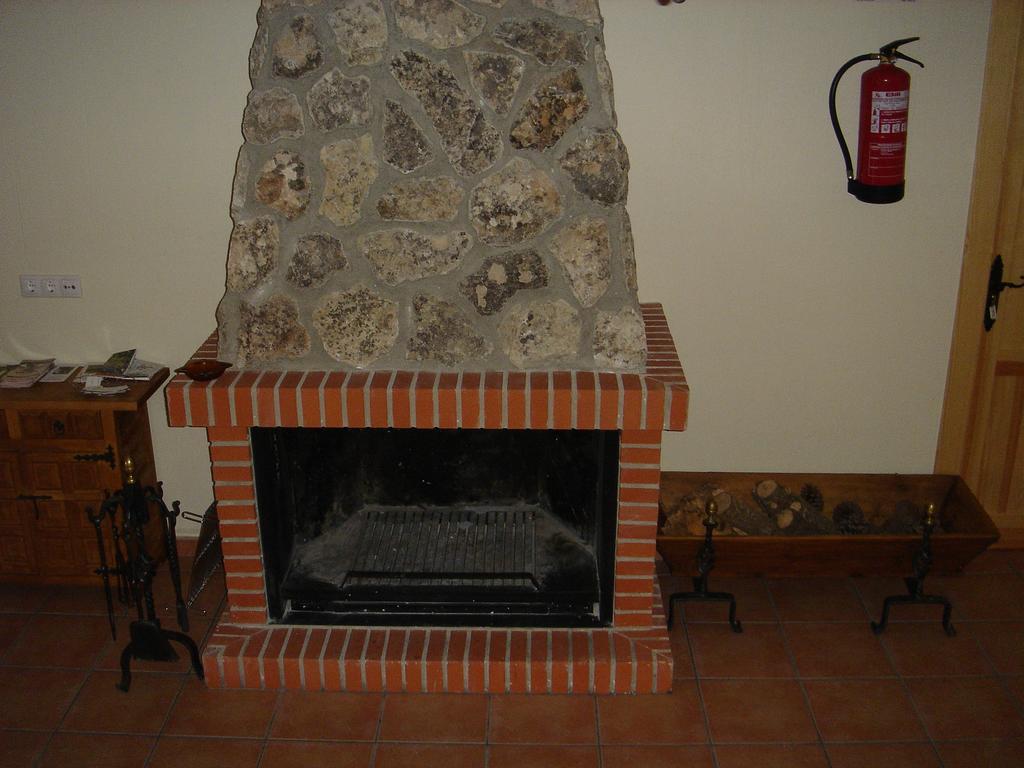 Apartamentos Serrano Ribatajada Luaran gambar